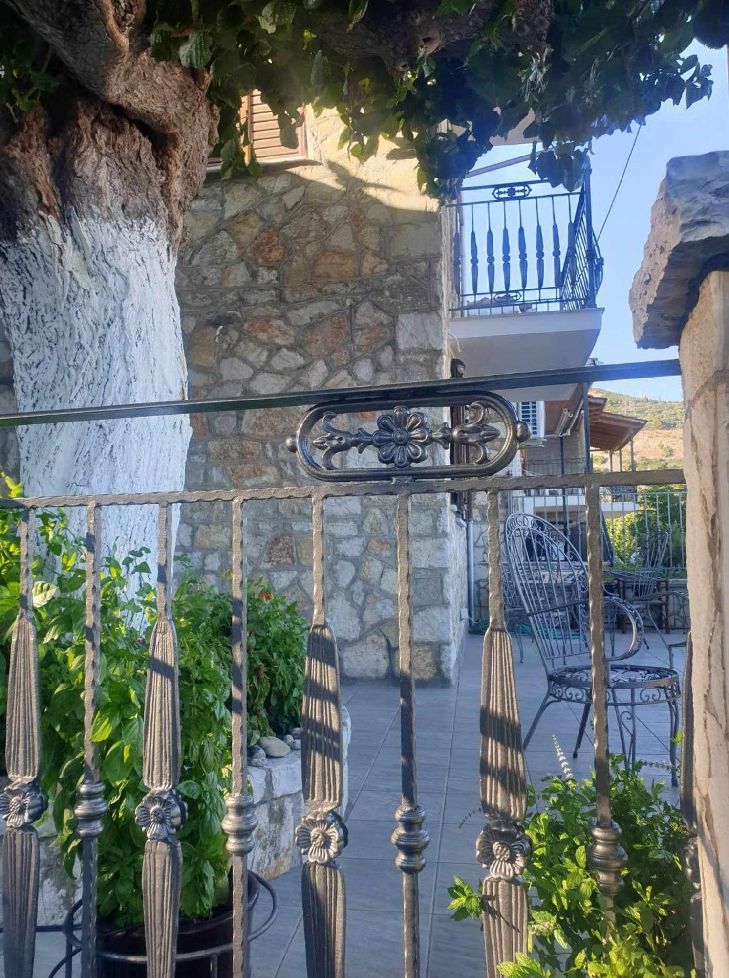Villa View By The Castle Nafpaktos Extérieur photo